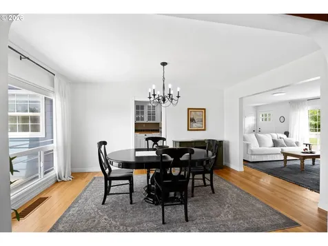905 NE Third Street Oakland OR 97462