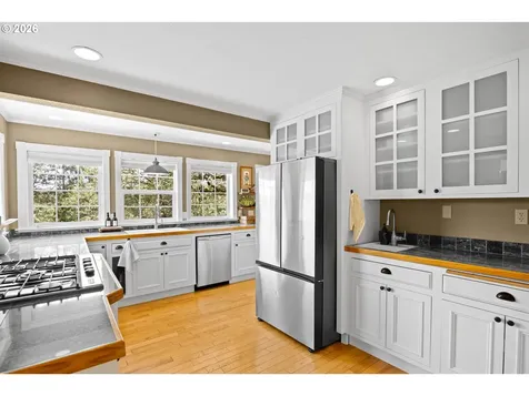905 NE Third Street Oakland OR 97462