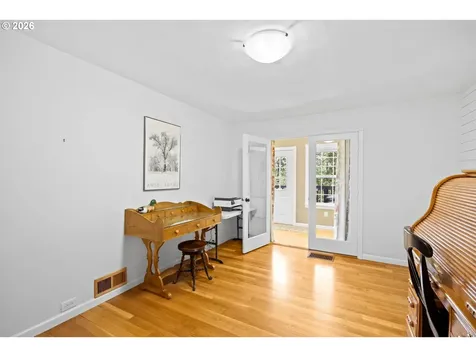 905 NE Third Street Oakland OR 97462