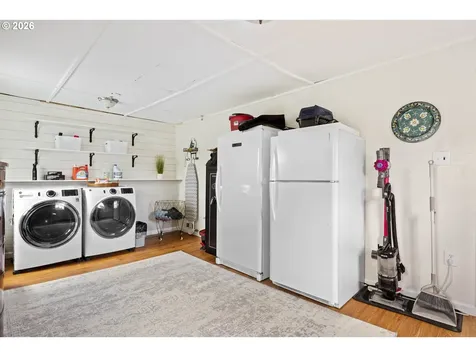 905 NE Third Street Oakland OR 97462