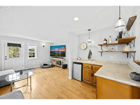 905 NE Third Street Oakland OR 97462