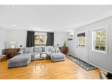 905 NE Third Street Oakland OR 97462