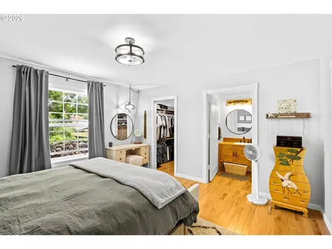 905 NE Third Street Oakland OR 97462