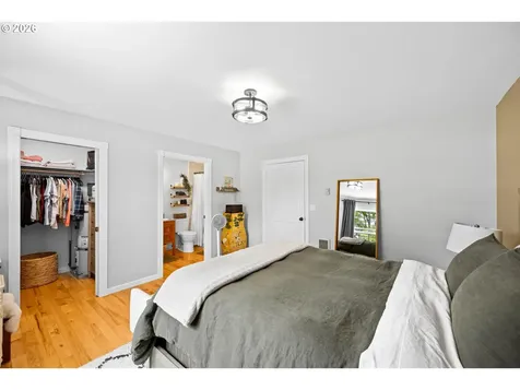 905 NE Third Street Oakland OR 97462