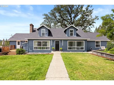 905 NE Third Street Oakland OR 97462