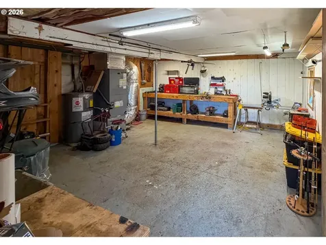 905 NE Third Street Oakland OR 97462