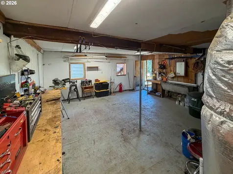 905 NE Third Street Oakland OR 97462