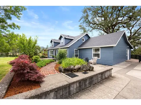 905 NE Third Street Oakland OR 97462