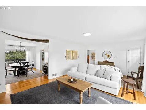 905 NE Third Street Oakland OR 97462