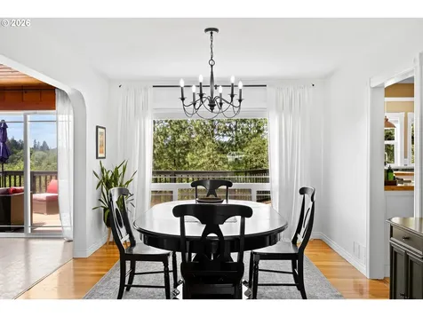905 NE Third Street Oakland OR 97462