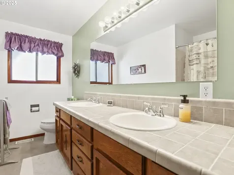 24434 S Hayfield Road Beavercreek OR 97004