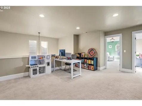 5689 NW Lark Meadow Terrace Portland OR 97229