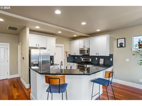 5689 NW Lark Meadow Terrace Portland OR 97229