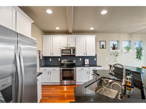 5689 NW Lark Meadow Terrace Portland OR 97229