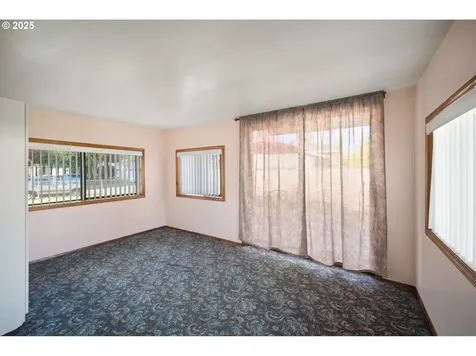 15651 SE Clinton Court Portland OR 97236