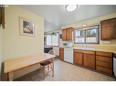 15651 SE Clinton Court Portland OR 97236