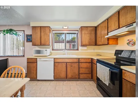 15651 SE Clinton Court Portland OR 97236