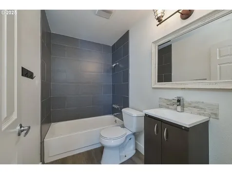 7831 SW 34th Avenue Portland OR 97219