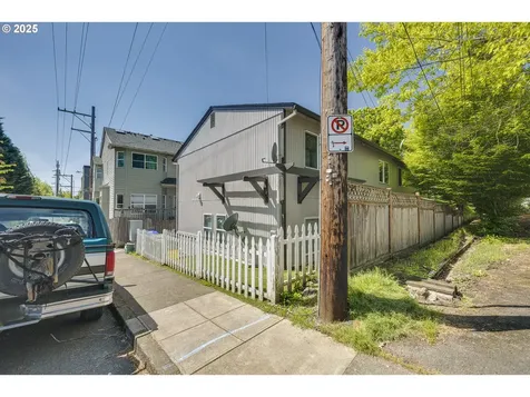 7831 SW 34th Avenue Portland OR 97219