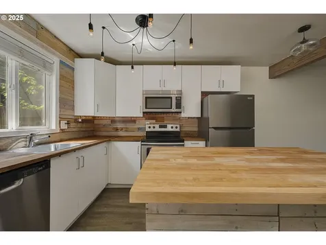 7831 SW 34th Avenue Portland OR 97219