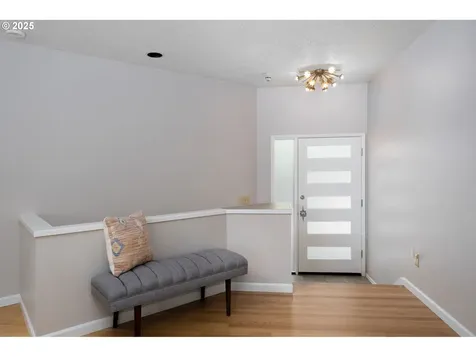 4215 SW Chesapeak Avenue Portland OR 97239