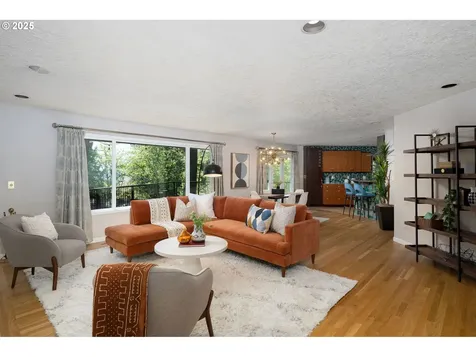4215 SW Chesapeak Avenue Portland OR 97239