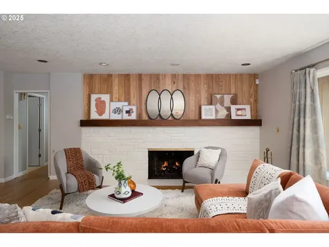 4215 SW Chesapeak Avenue Portland OR 97239