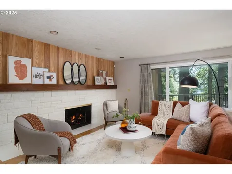 4215 SW Chesapeak Avenue Portland OR 97239