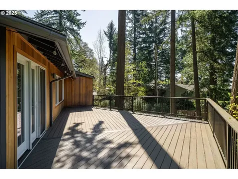 4215 SW Chesapeak Avenue Portland OR 97239