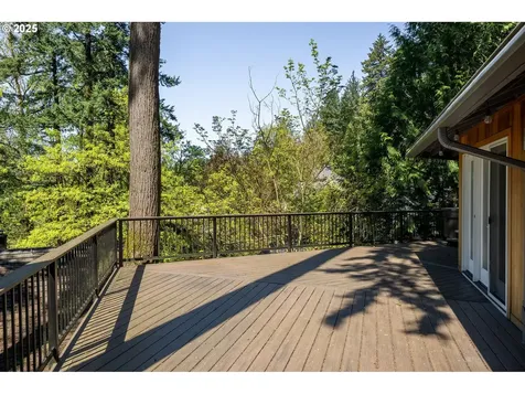 4215 SW Chesapeak Avenue Portland OR 97239