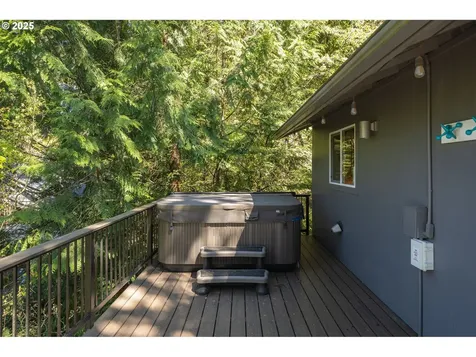 4215 SW Chesapeak Avenue Portland OR 97239