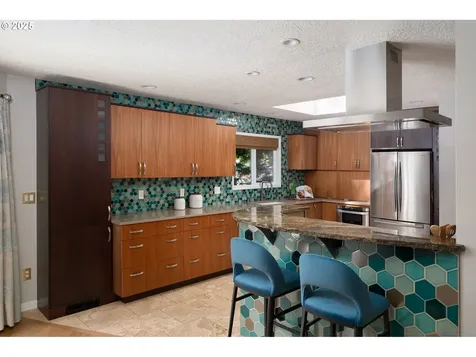 4215 SW Chesapeak Avenue Portland OR 97239