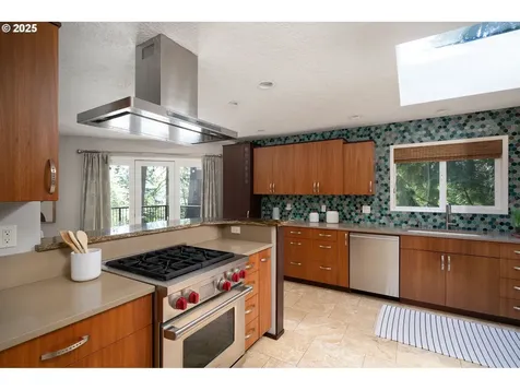 4215 SW Chesapeak Avenue Portland OR 97239