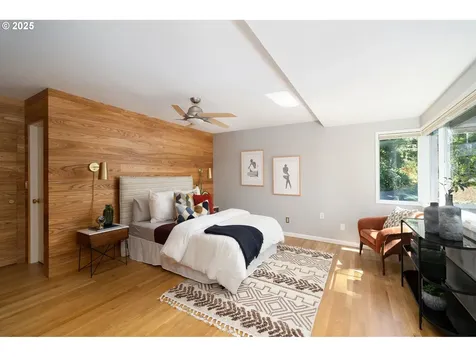 4215 SW Chesapeak Avenue Portland OR 97239