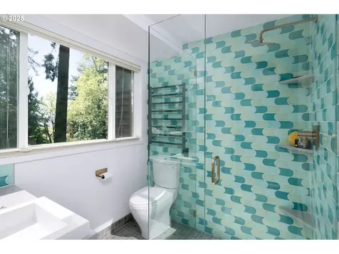 4215 SW Chesapeak Avenue Portland OR 97239