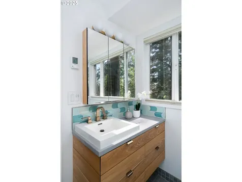 4215 SW Chesapeak Avenue Portland OR 97239