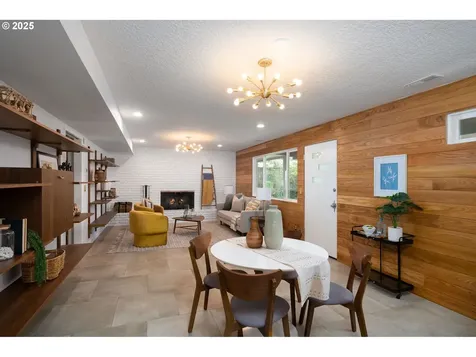 4215 SW Chesapeak Avenue Portland OR 97239