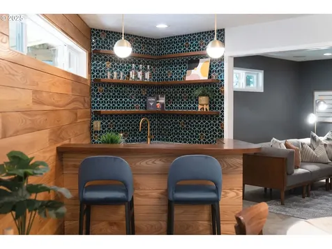 4215 SW Chesapeak Avenue Portland OR 97239