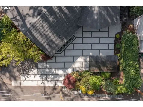 4215 SW Chesapeak Avenue Portland OR 97239