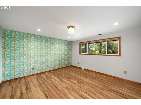 4215 SW Chesapeak Avenue Portland OR 97239