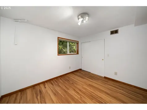 4215 SW Chesapeak Avenue Portland OR 97239