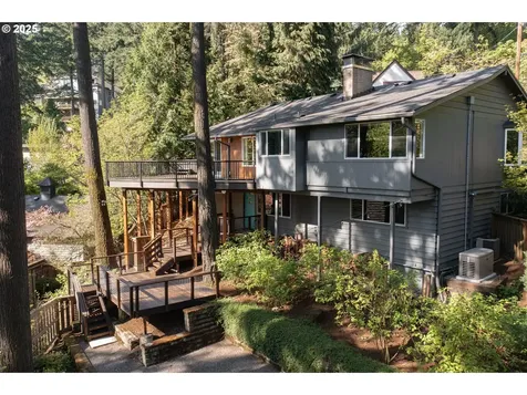 4215 SW Chesapeak Avenue Portland OR 97239