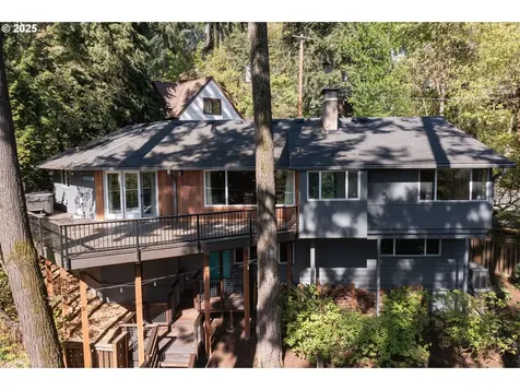 4215 SW Chesapeak Avenue Portland OR 97239