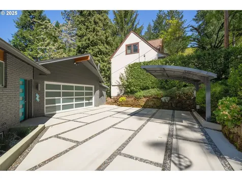 4215 SW Chesapeak Avenue Portland OR 97239
