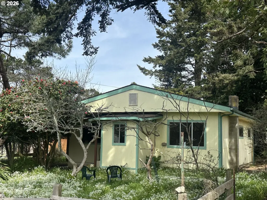 628 W 13th Street Port Orford OR 97465