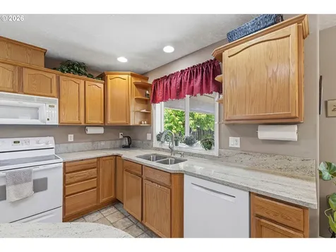 1967 NW Penny Lane Mcminnville OR 97128
