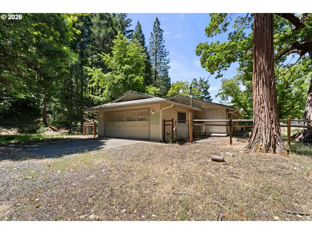5201 Lake Shore Drive Selma OR 97538