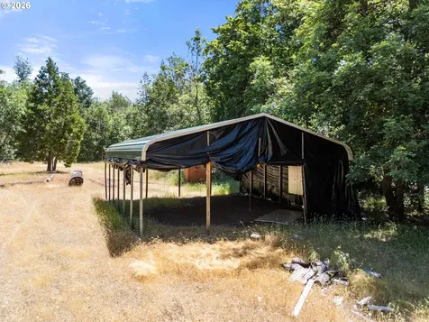 5201 Lake Shore Drive Selma OR 97538
