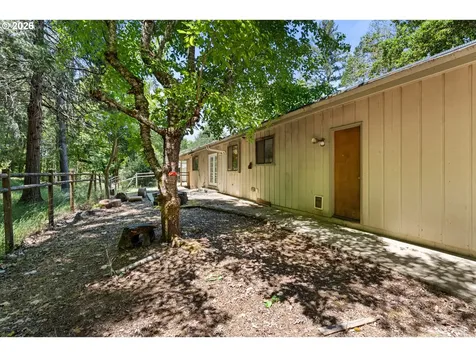 5201 Lake Shore Drive Selma OR 97538