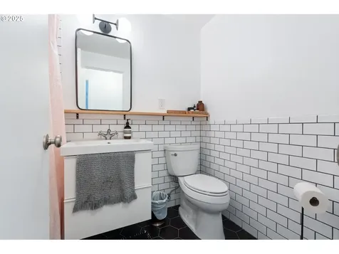 65 SW Frenwood Way Beaverton OR 97005